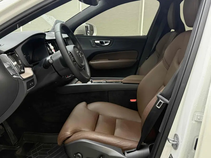 Volvo XC60 PHEV 2024 T8 four-wheel drive long range Zhiyuan luxury version