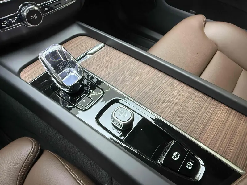 Volvo XC60 PHEV 2024 T8 four-wheel drive long range Zhiyuan luxury version