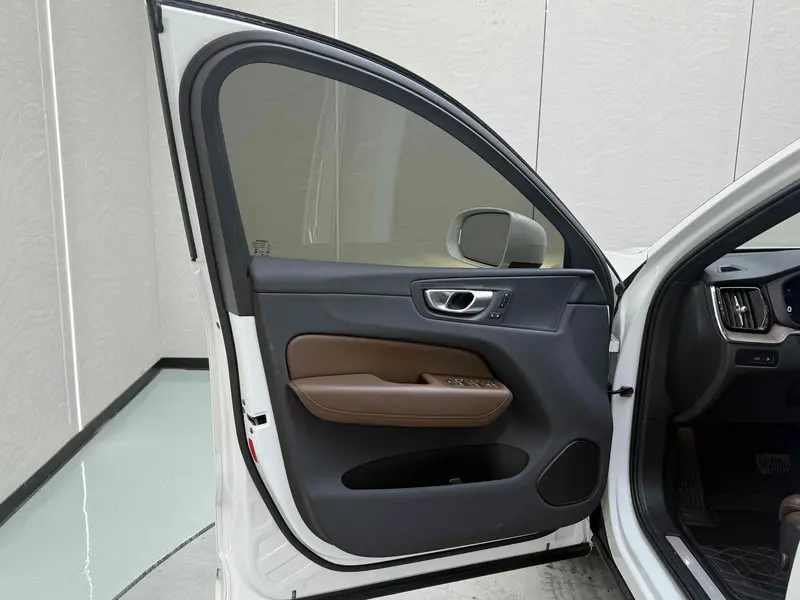 Volvo XC60 PHEV 2024 T8 four-wheel drive long range Zhiyuan luxury version