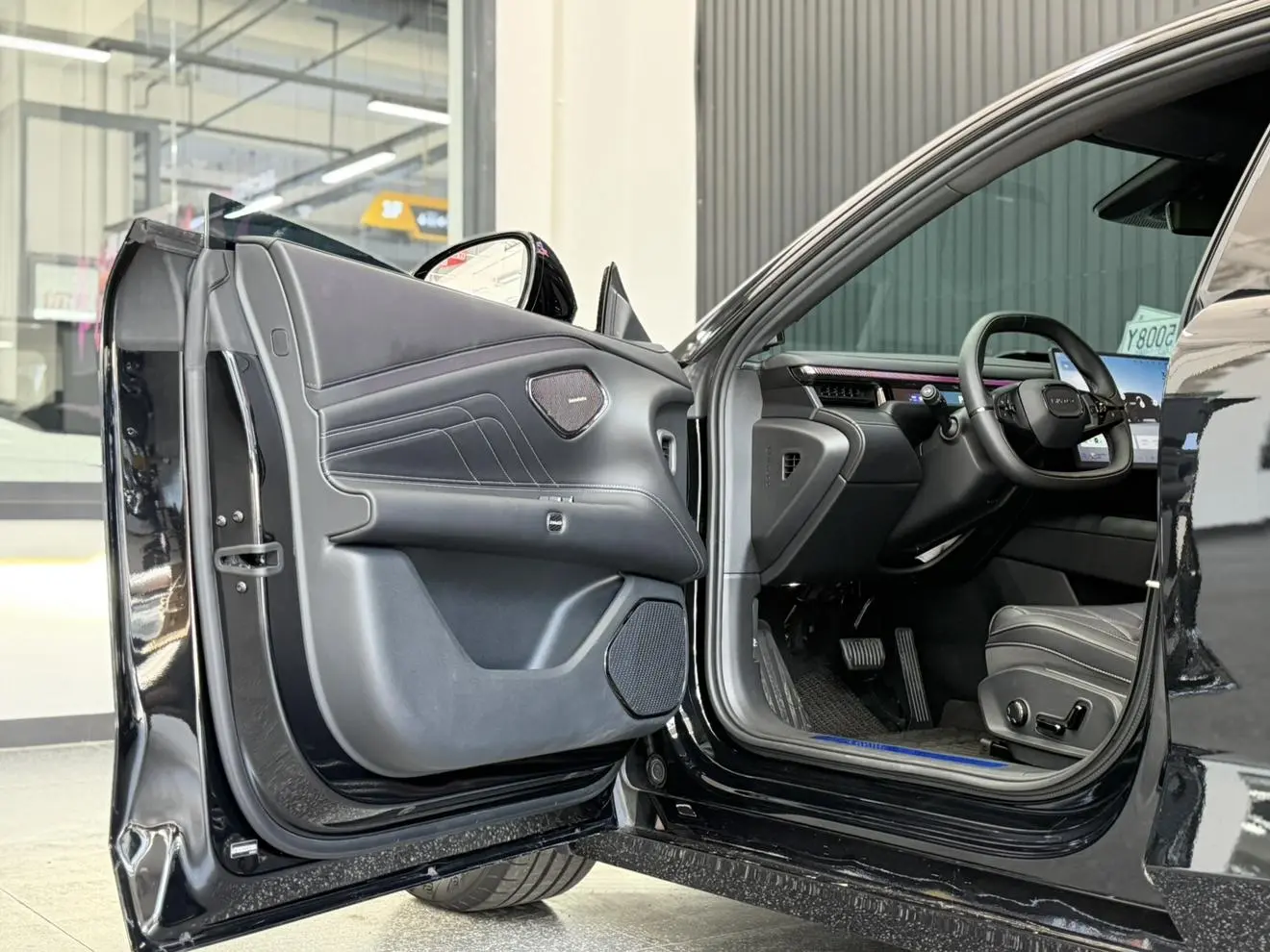 Lynk & Co 10 EM-P 2025 240 4WD Ultra