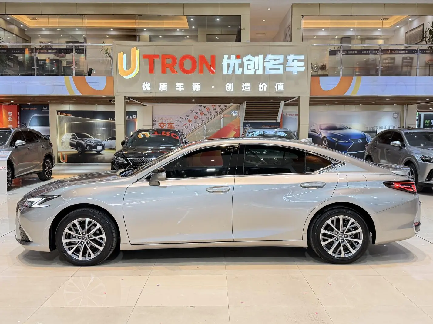 Lexus ES 2025 200 Exclusive