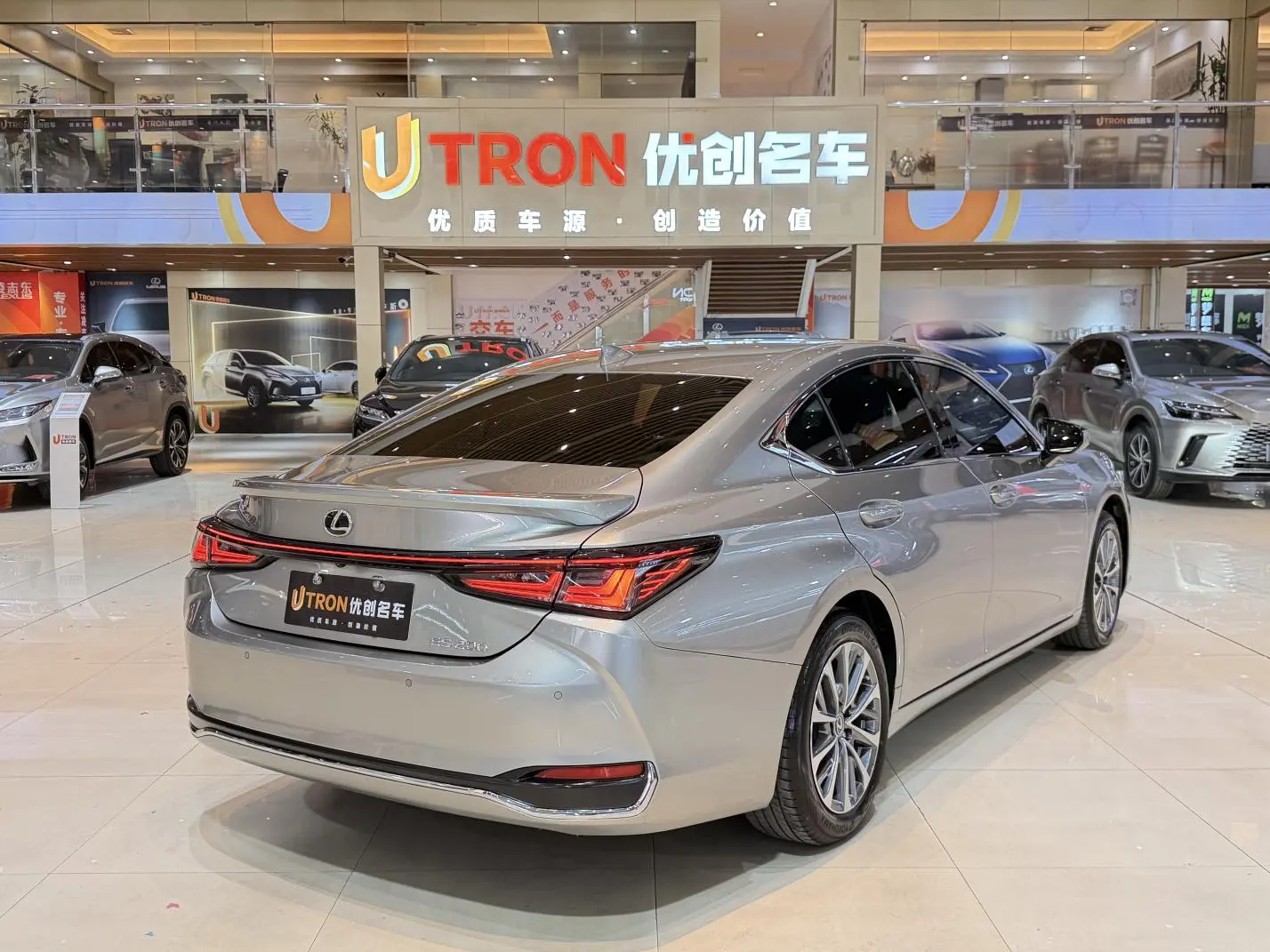 Lexus ES 2025 200 Exclusive