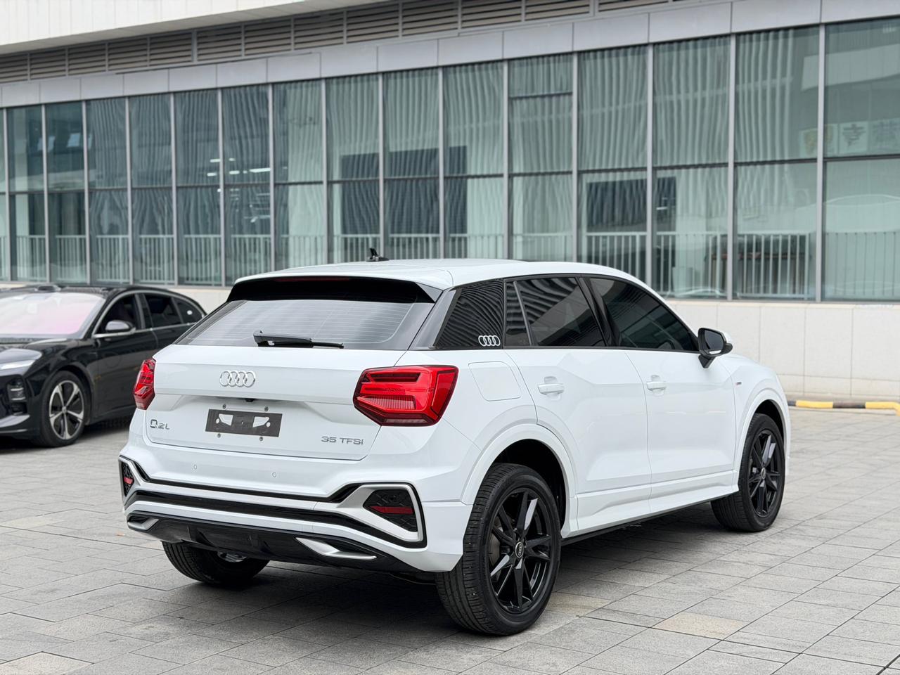 Audi Q2L