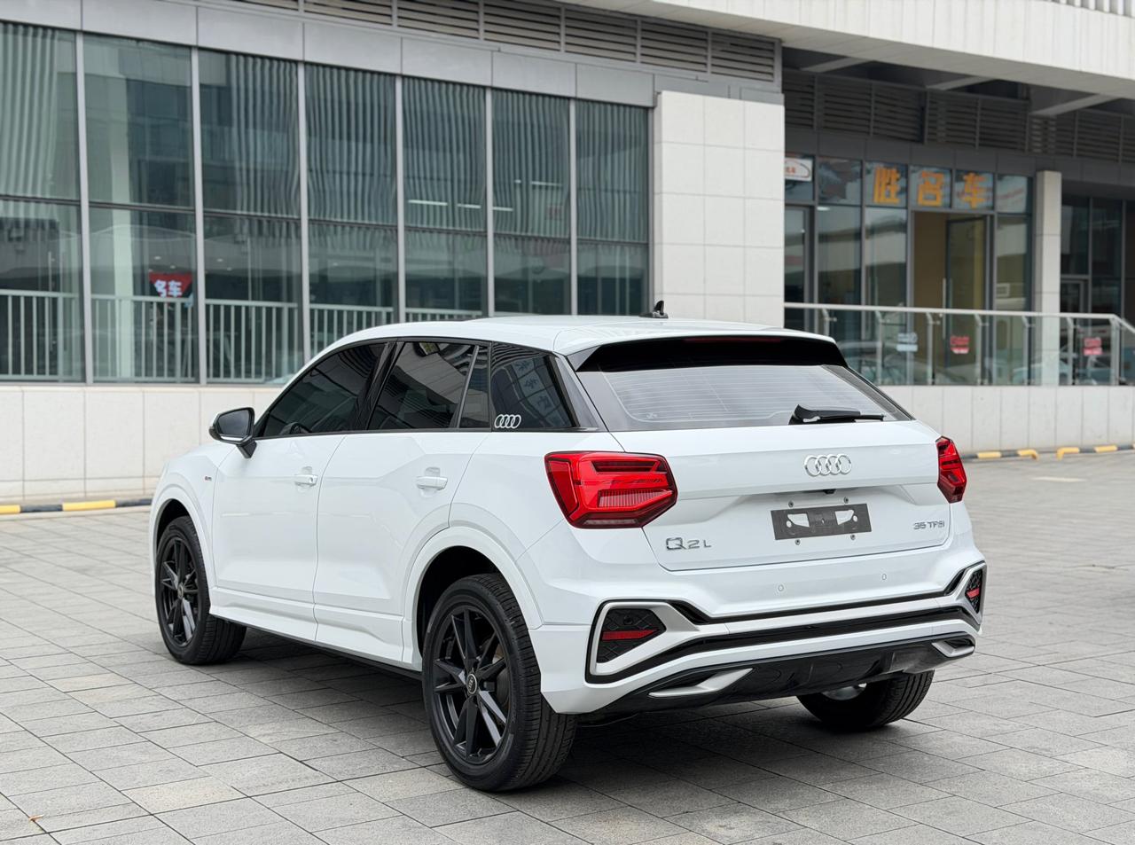 Audi Q2L