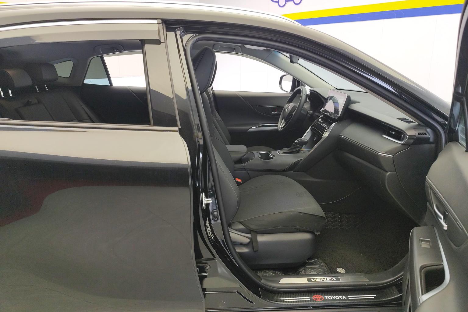 Toyota 2023 2.0L CVT 2WD Luxury