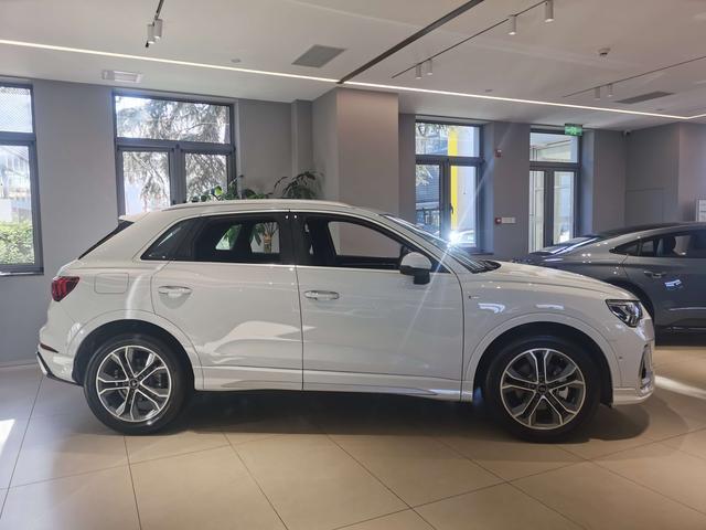 Audi Q3 2024 40 TFSI Dynamic Fashion