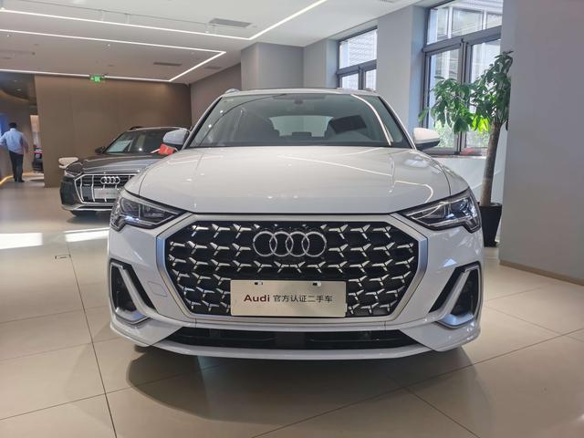 Audi Q3 2024 40 TFSI Dynamic Fashion