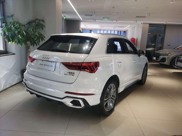 Audi Q3 2024 40 TFSI Dynamic Fashion