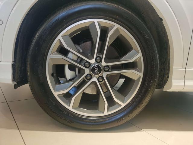 Audi Q3 2024 40 TFSI Dynamic Fashion