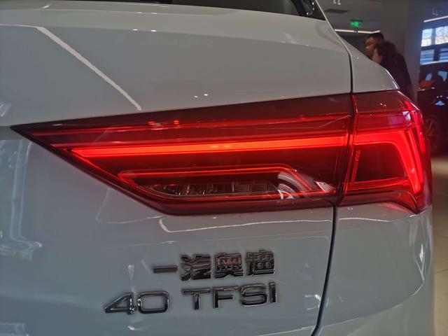 Audi Q3 2024 40 TFSI Dynamic Fashion