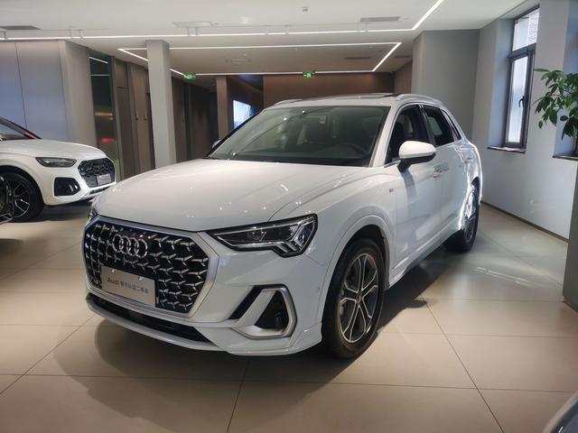Audi Q3 2024 40 TFSI Dynamic Fashion