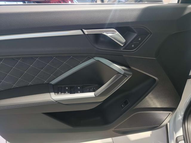 Audi Q3 2024 40 TFSI Dynamic Fashion