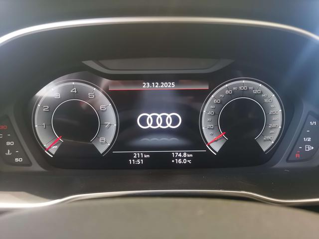 Audi Q3 2024 40 TFSI Dynamic Fashion