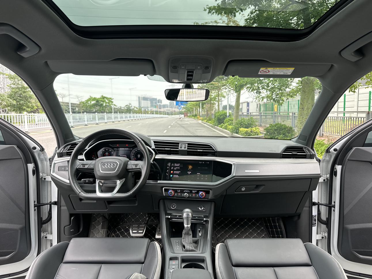 Audi Q3 2024 35 TFSI RS Package Speed