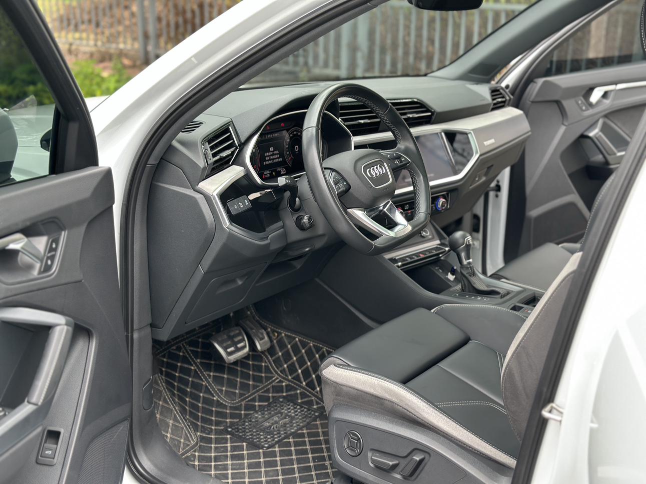 Audi Q3 2024 35 TFSI RS Package Speed