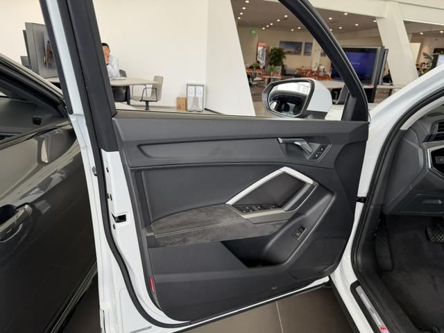 Audi Q3 2021 35 TFSI Dynamic Fashion