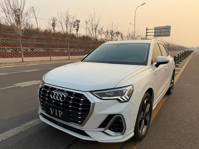 Audi Q3 2023 35 TFSI Dynamic Fashion