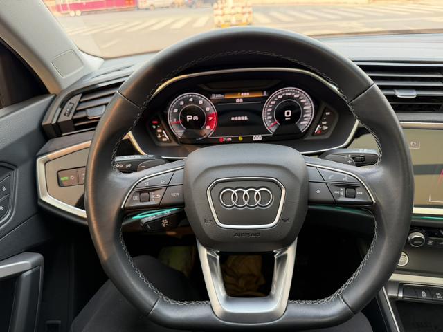 Audi Q3 2023 35 TFSI Dynamic Fashion