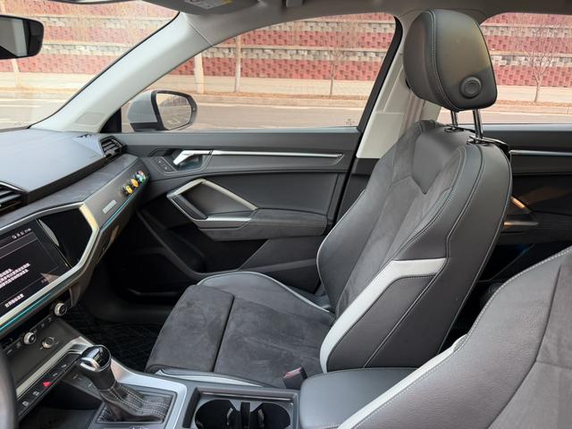 Audi Q3 2023 35 TFSI Dynamic Fashion