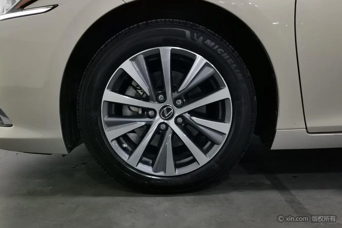Lexus ES 2018 260 Excellence China VI