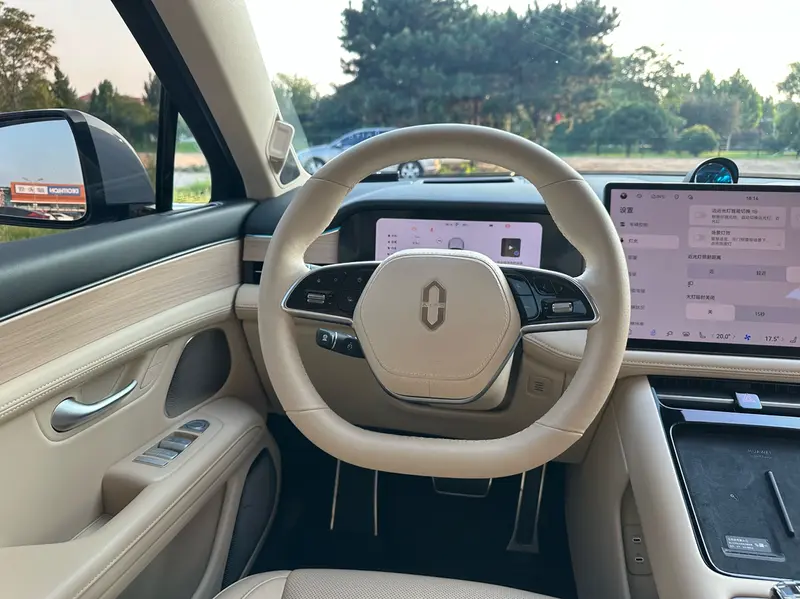 Wenjie M5 2024 extended range Max RS four-wheel drive high-end smart driving version