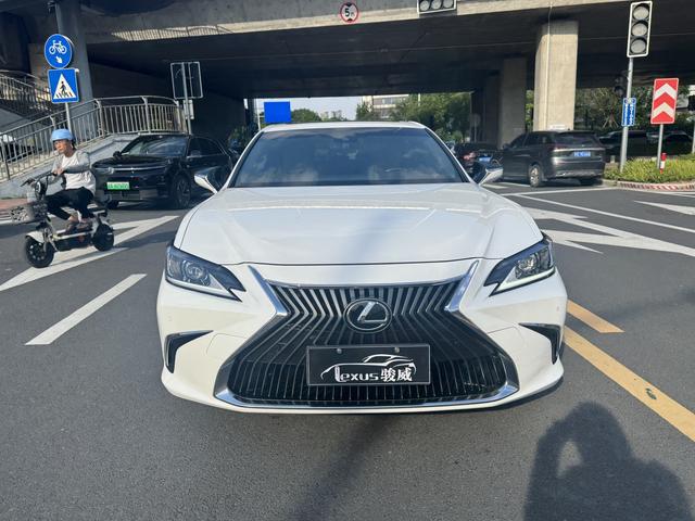 Lexus ES 2020 200 Excellence China VI