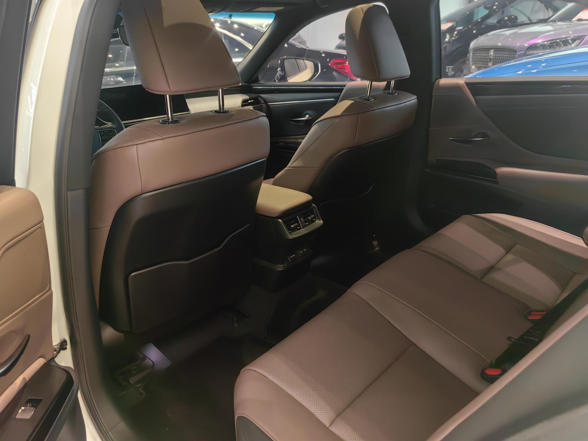 Lexus ES 2024 200 Exclusive