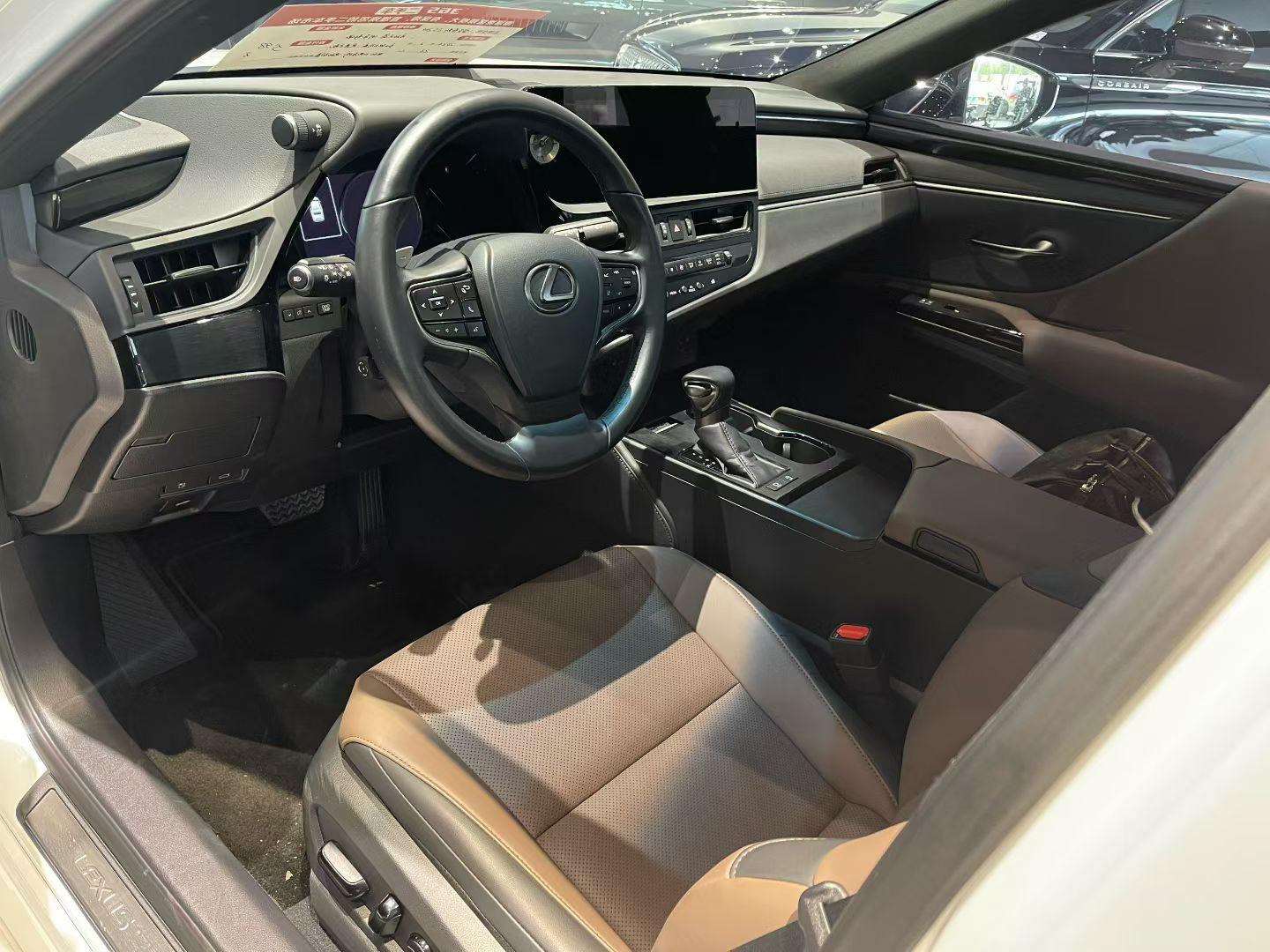 Lexus ES 2024 200 Exclusive