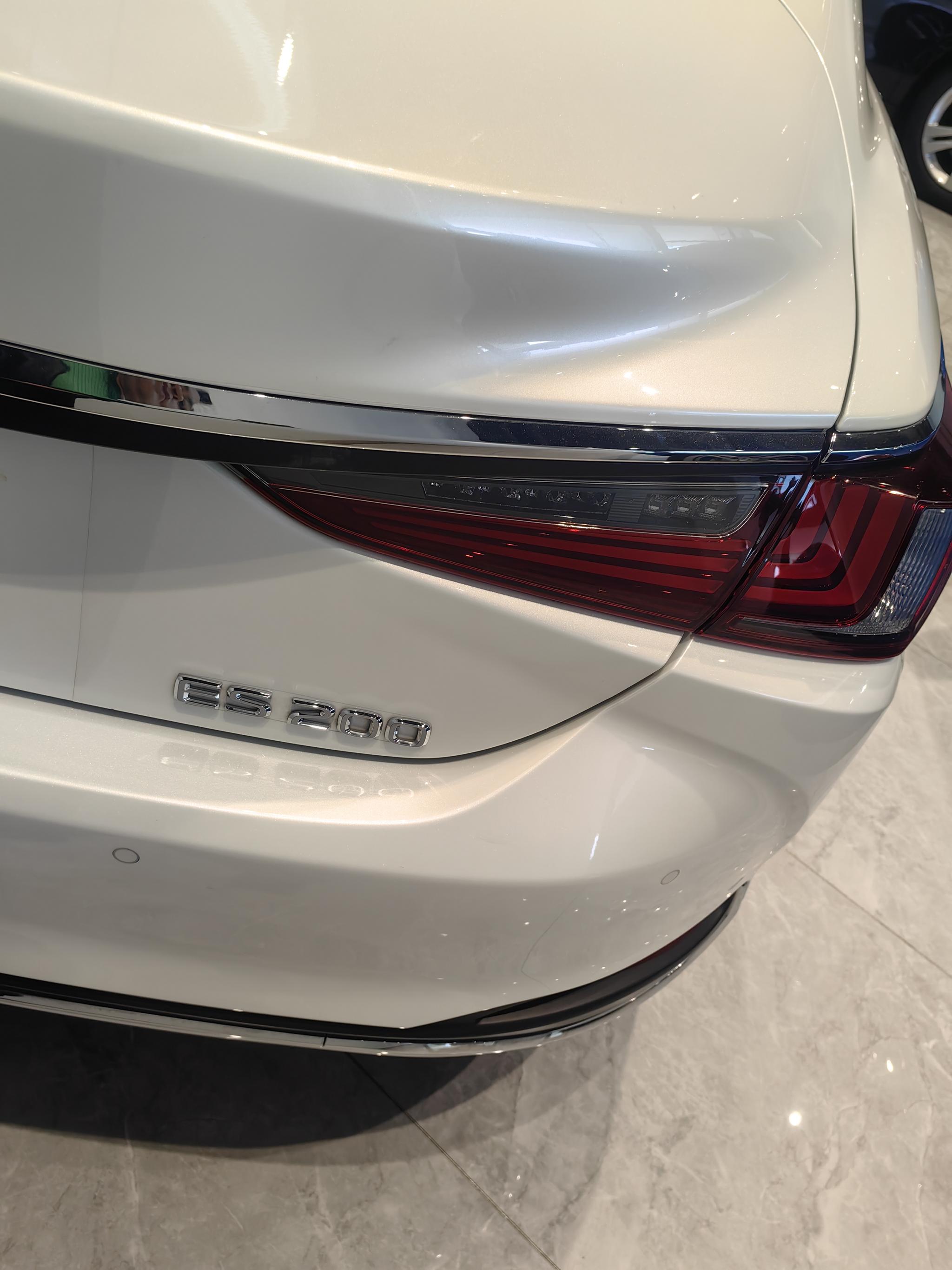 Lexus ES 2024 200 Exclusive
