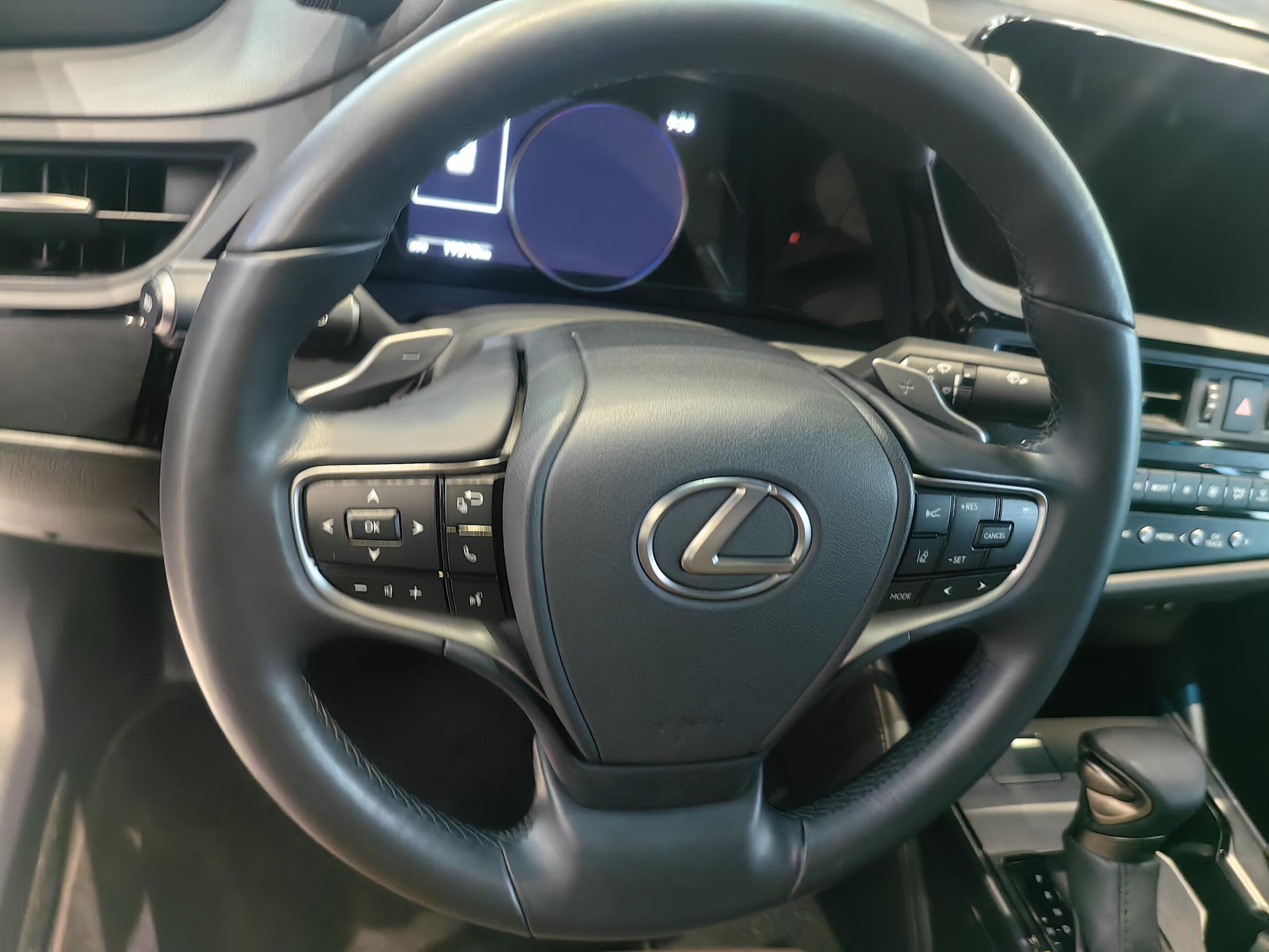 Lexus ES 2024 200 Exclusive