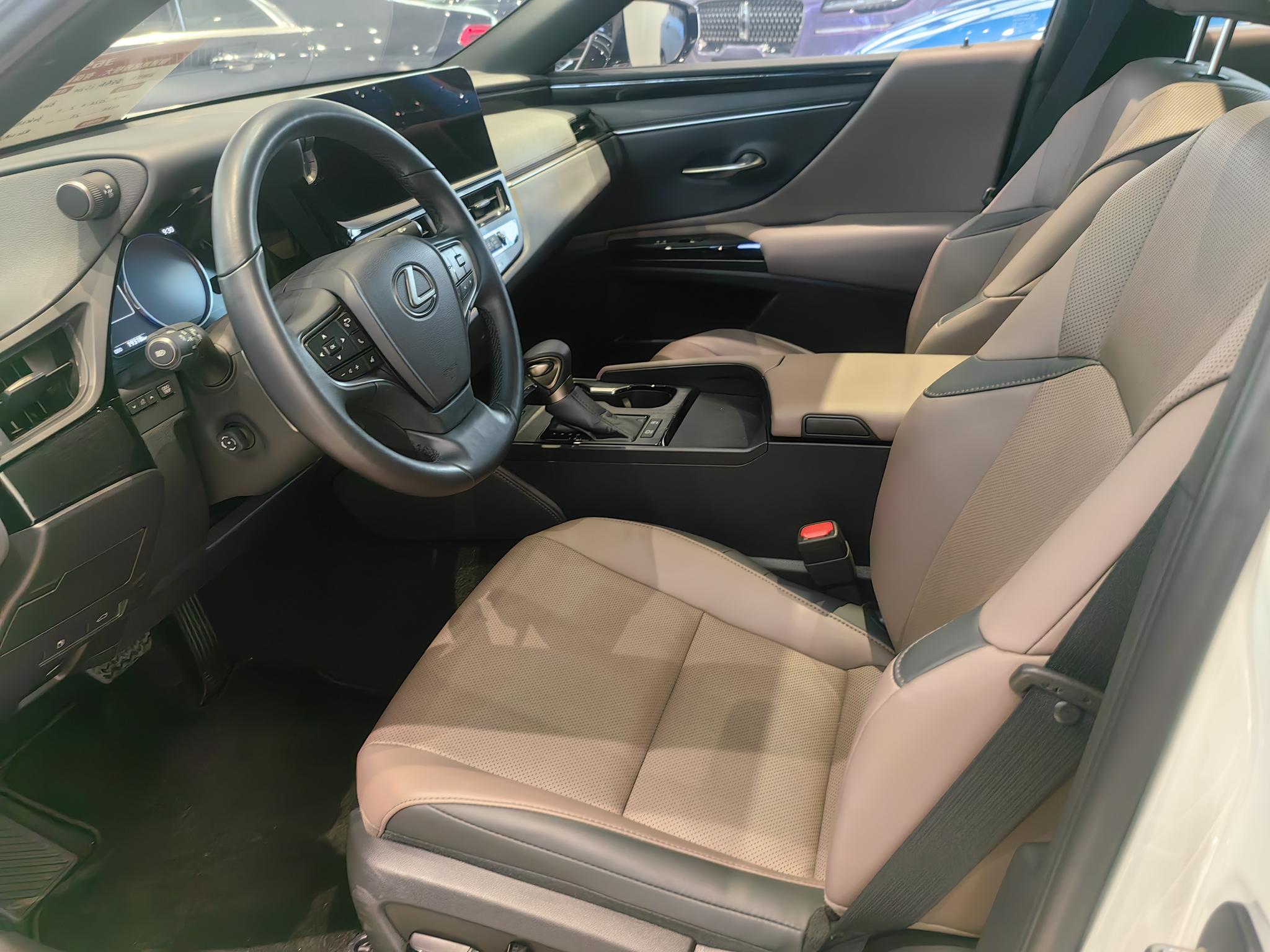 Lexus ES 2024 200 Exclusive