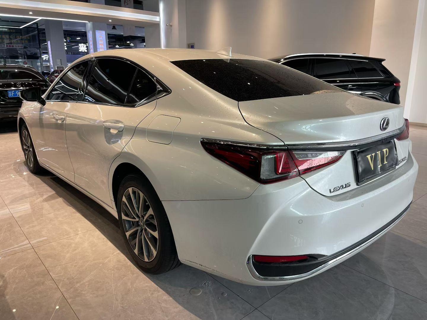 Lexus ES 2024 200 Exclusive