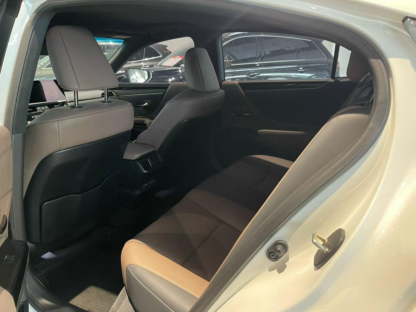 Lexus ES 2024 200 Exclusive