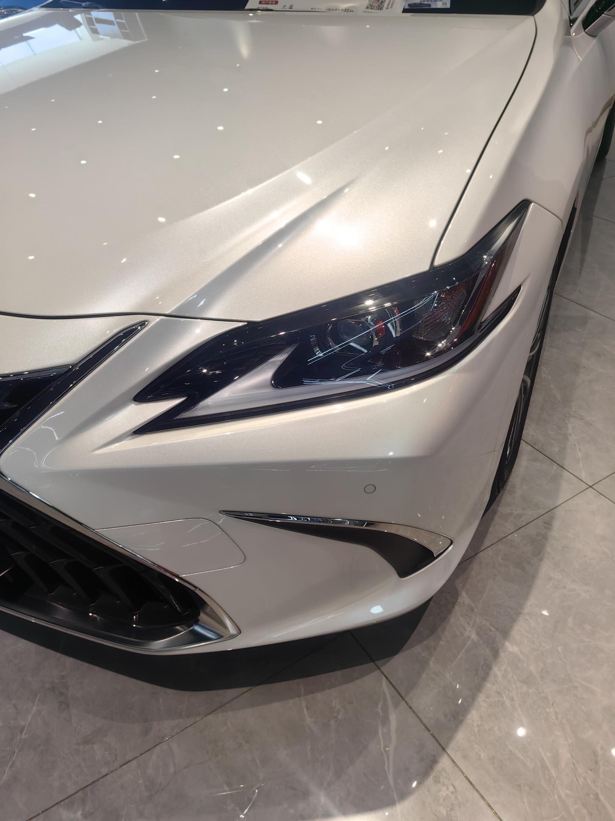 Lexus ES 2024 200 Exclusive