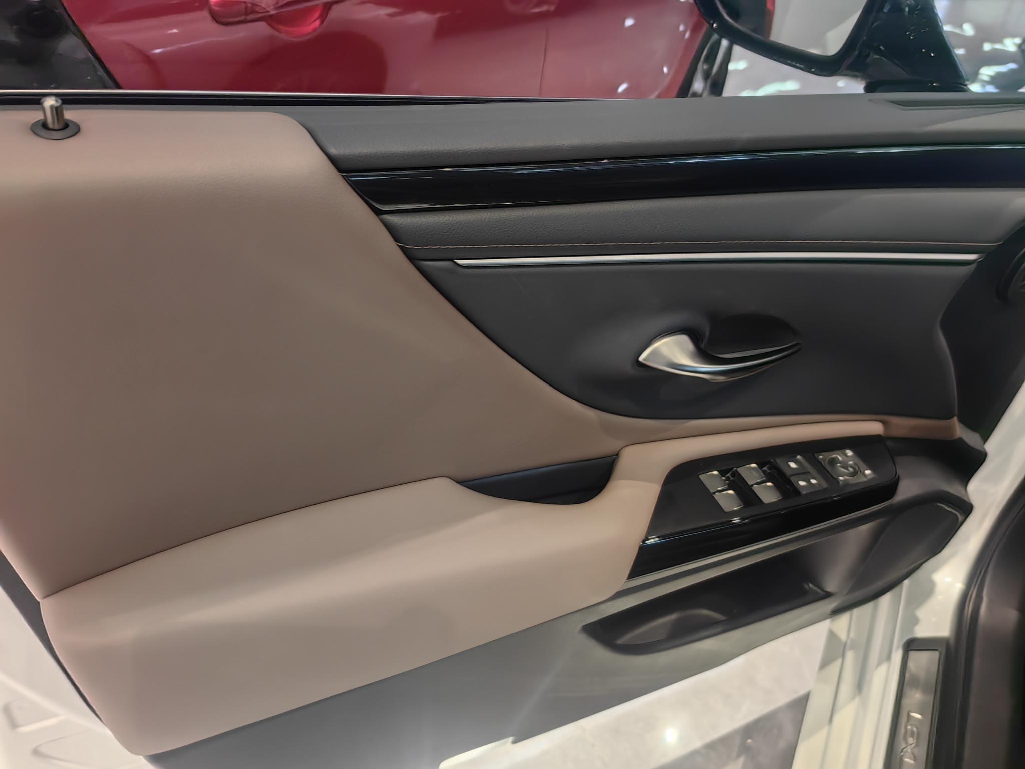 Lexus ES 2024 200 Exclusive