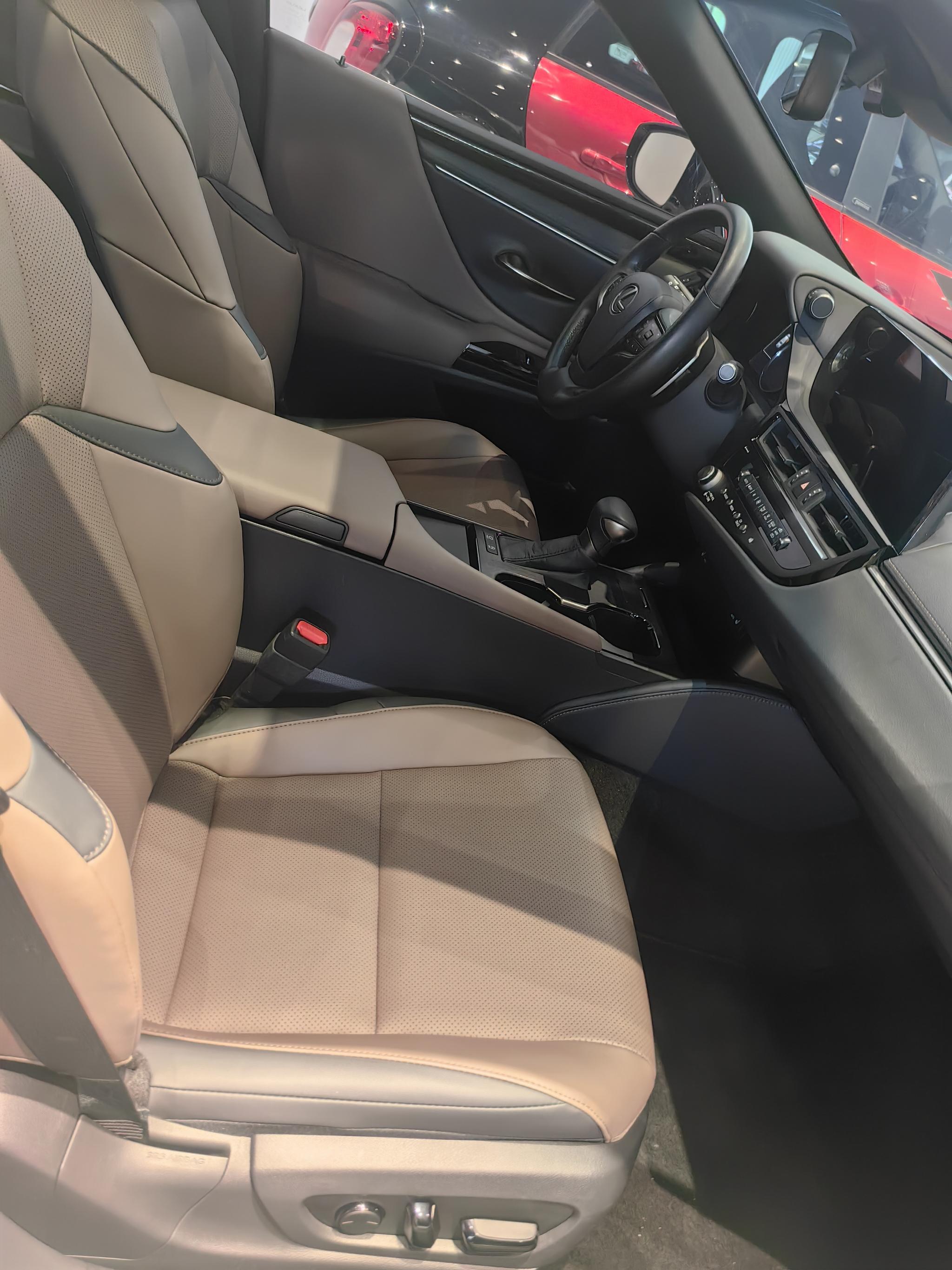 Lexus ES 2024 200 Exclusive