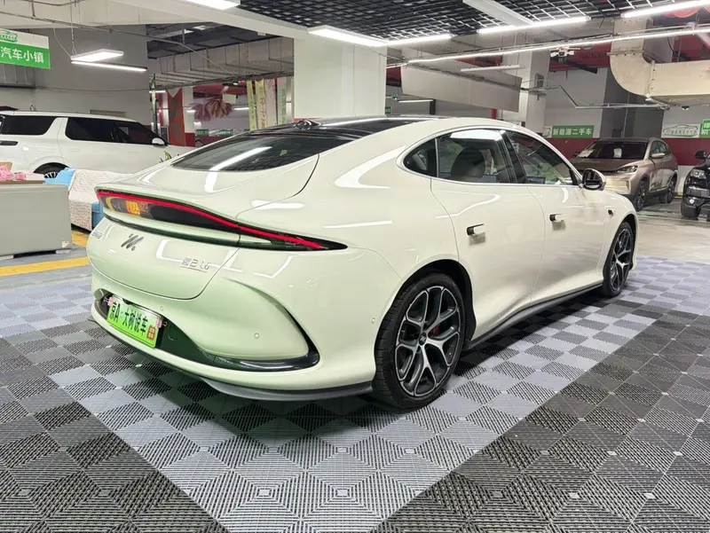 Zhiji L6 2025 Ultra 100kWh