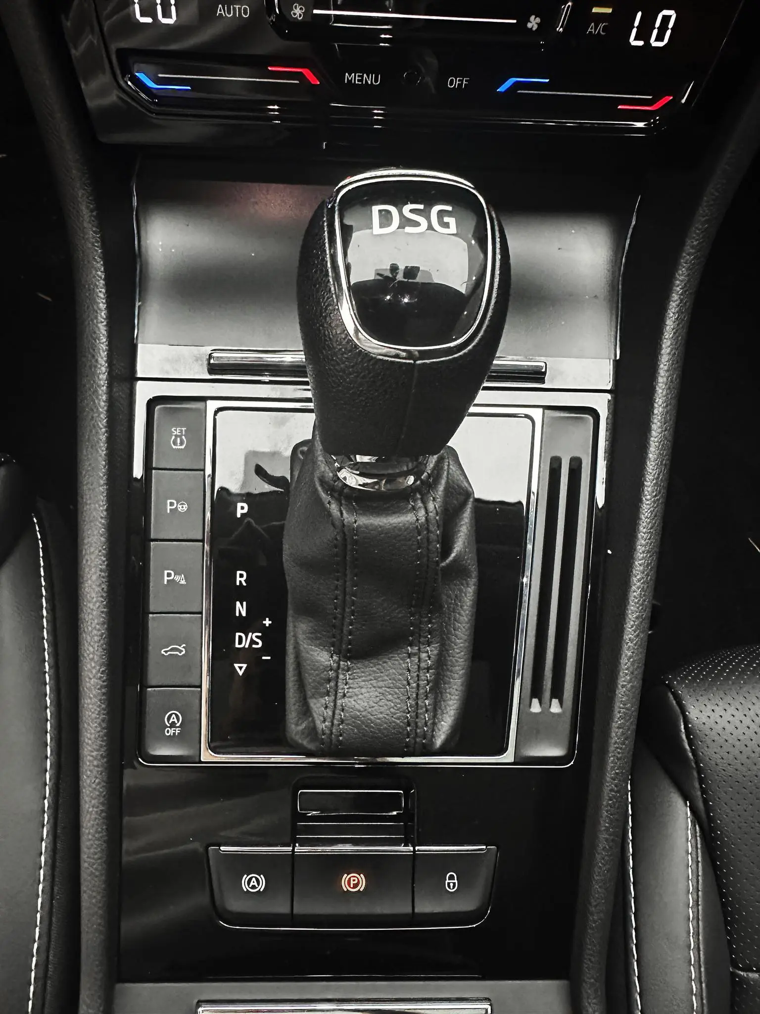 Skoda Superb 2023 Facelift TSI280 DSG Premium Plus