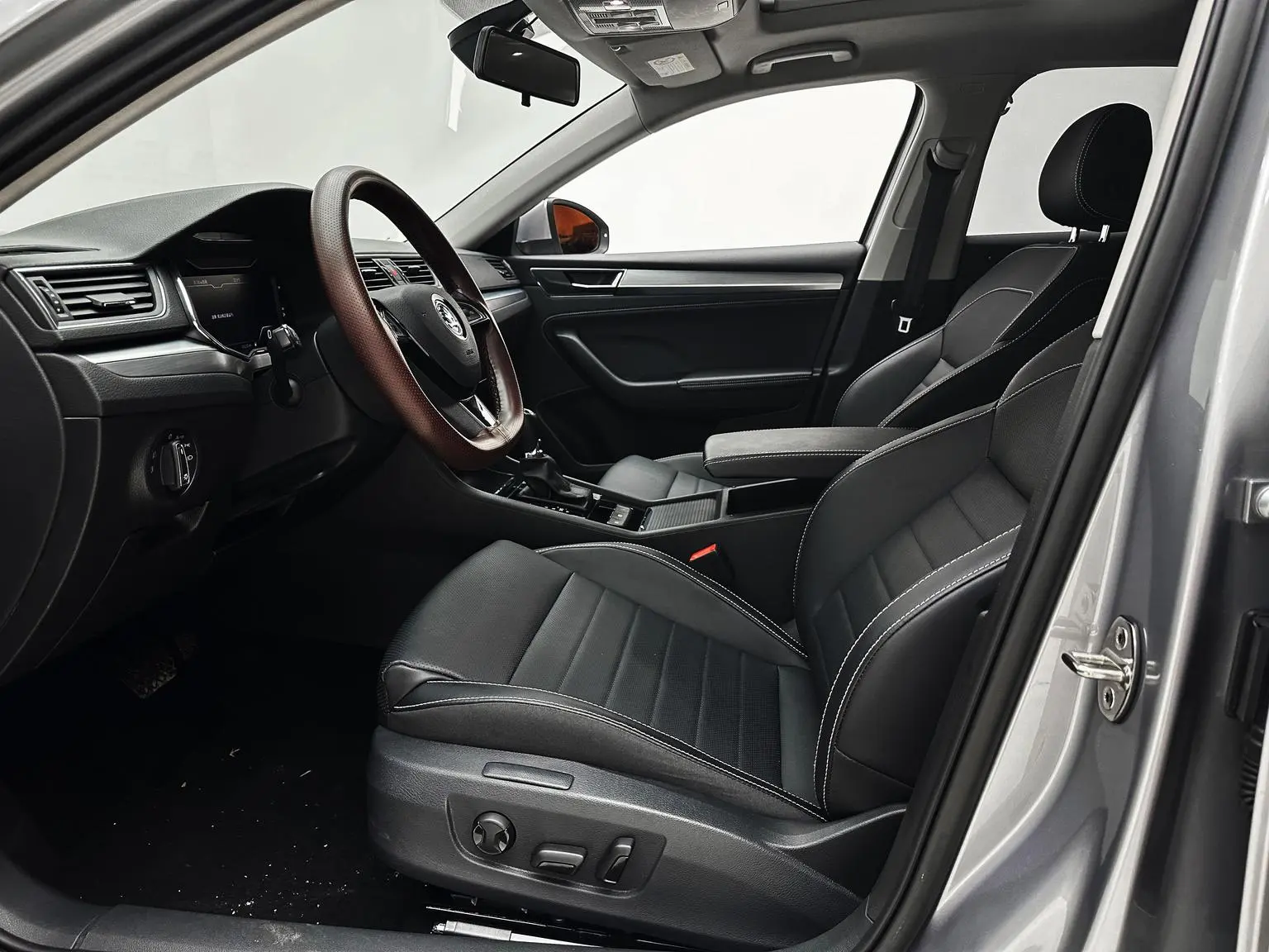 Skoda Superb 2023 Facelift TSI280 DSG Premium Plus