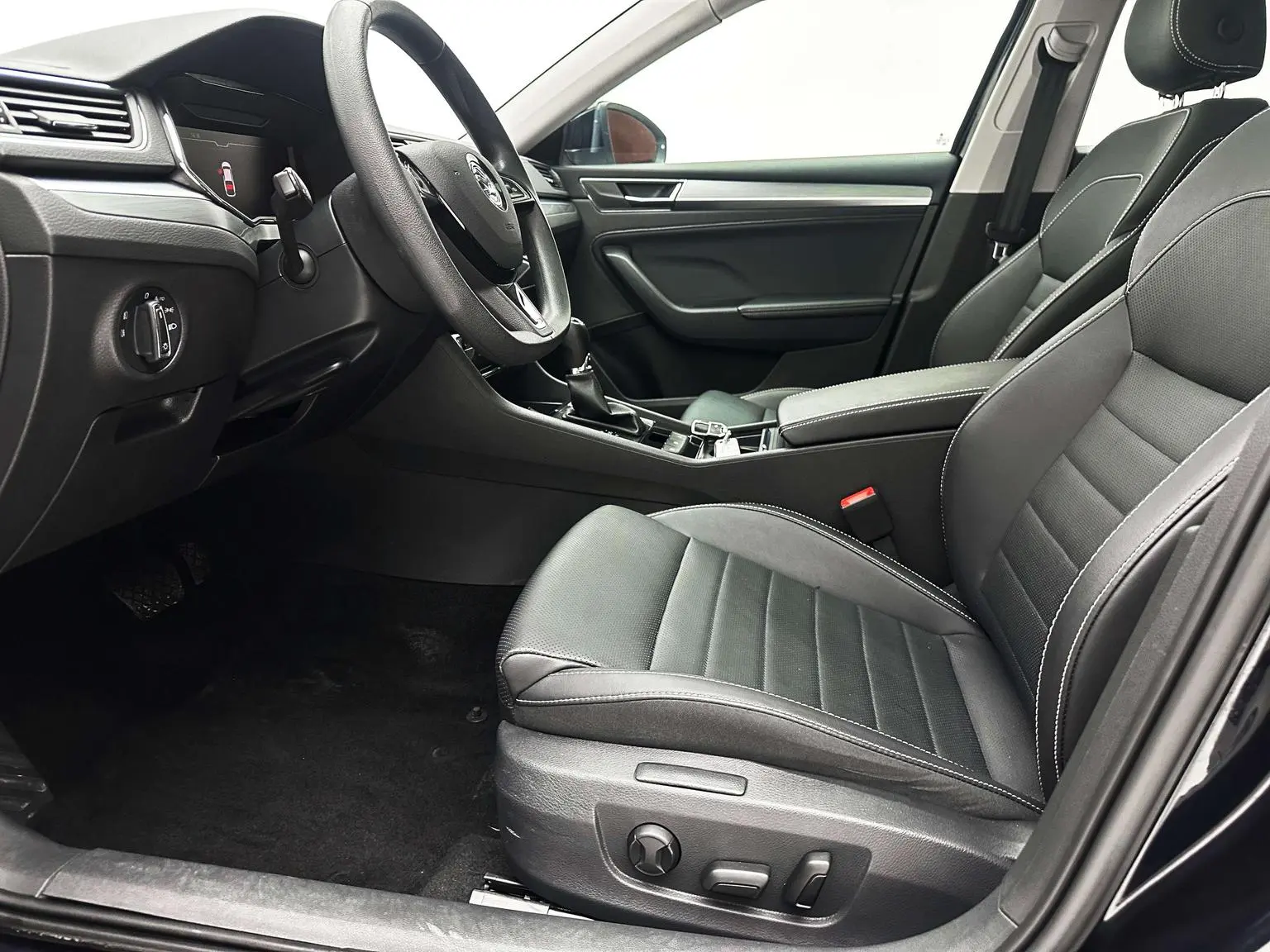 Skoda Superb 2023 Facelift TSI280 DSG Premium Plus