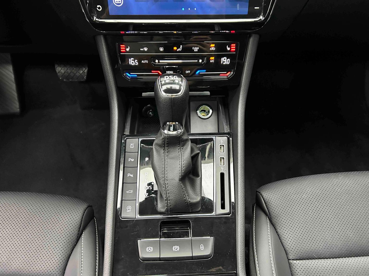 Skoda Superb 2025 TSI280 DSG Premium Plus