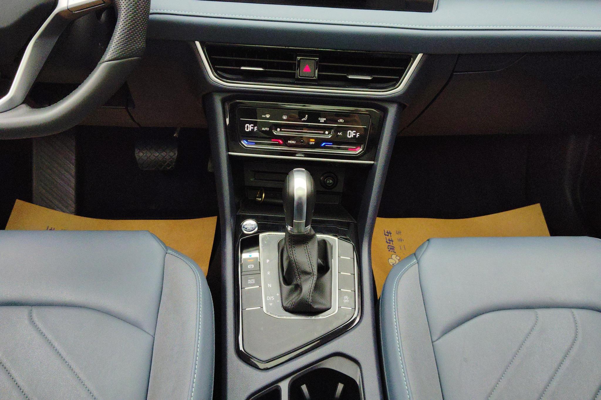 Volkswagen Tharu 2025 300TSI 2WD