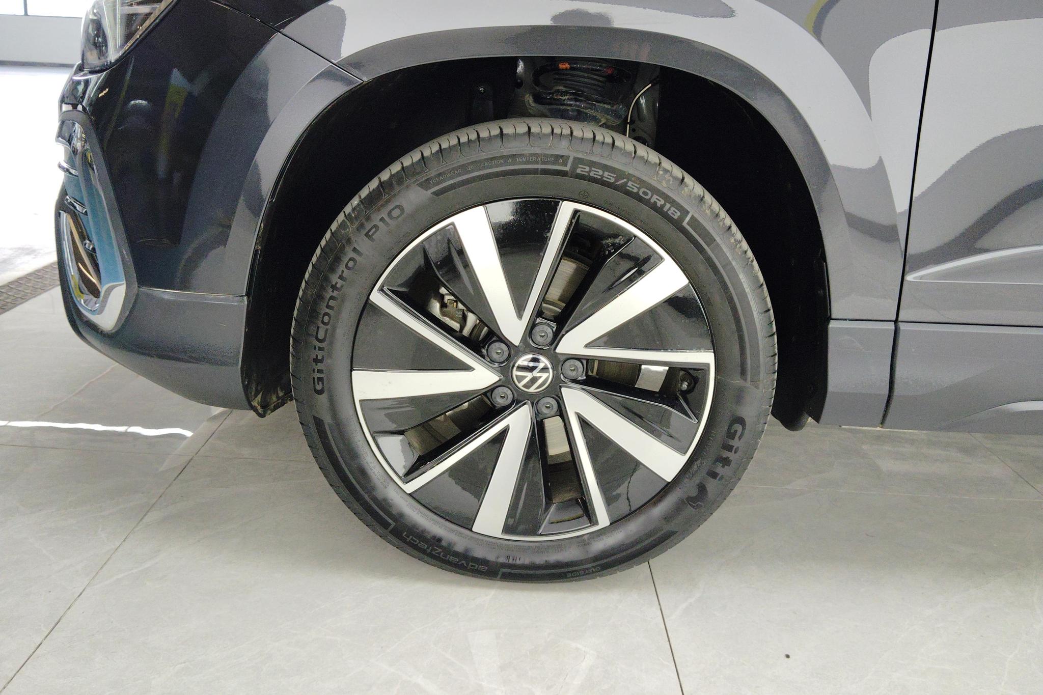 Volkswagen Tharu 2025 300TSI 2WD