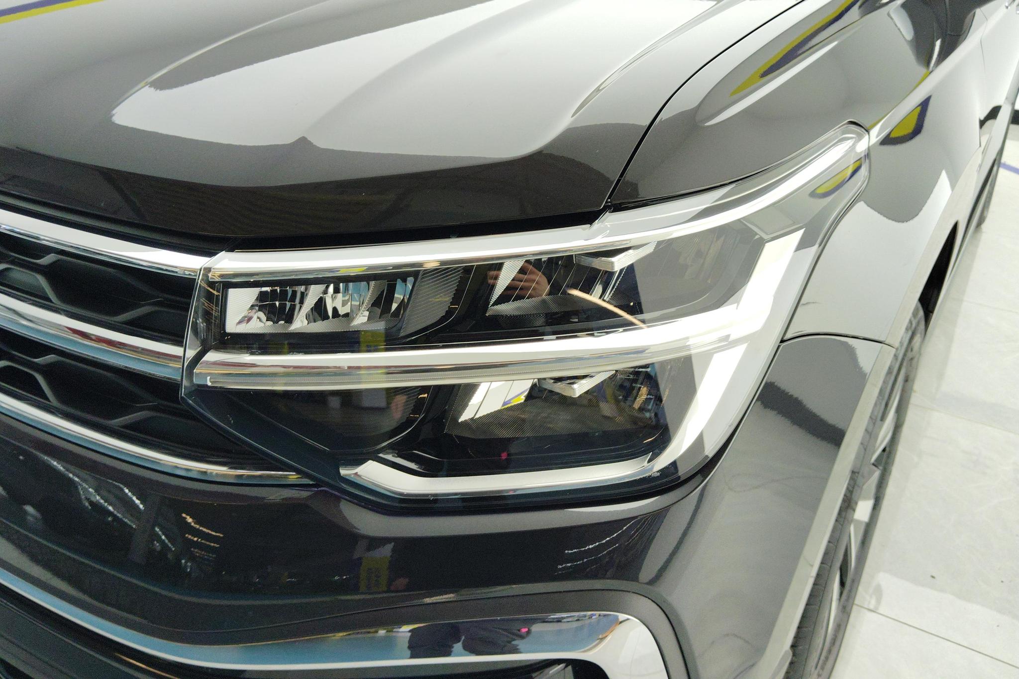 Volkswagen Tharu 2025 300TSI 2WD