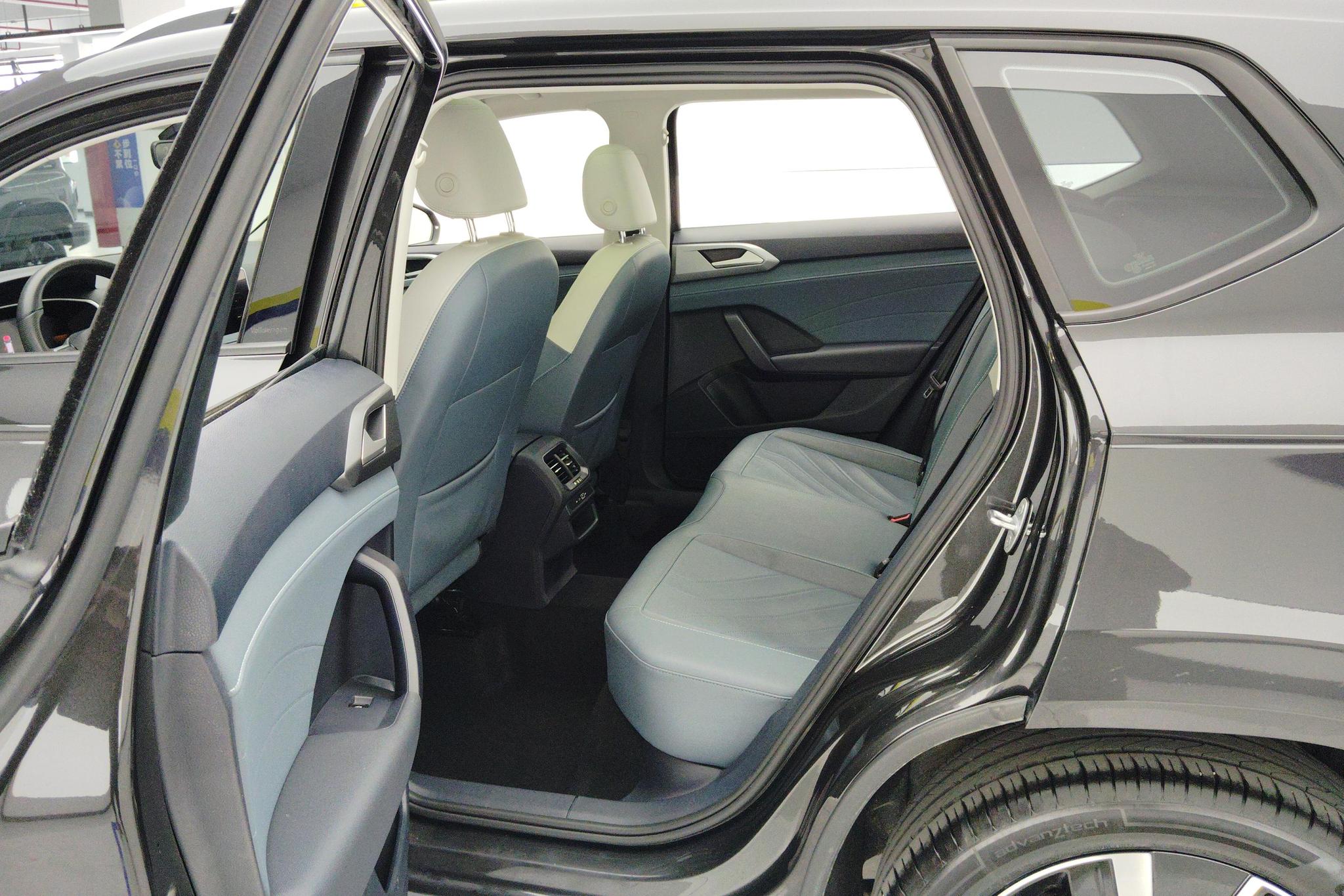 Volkswagen Tharu 2025 300TSI 2WD