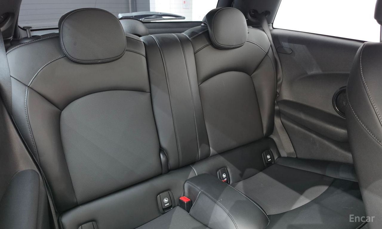 Mini Cooper Base Model 2018