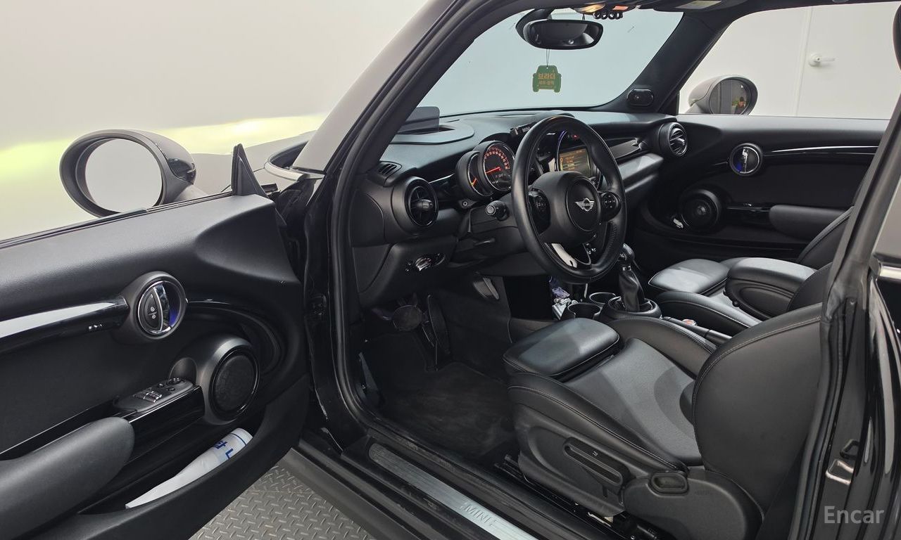 Mini Cooper Base Model 2018