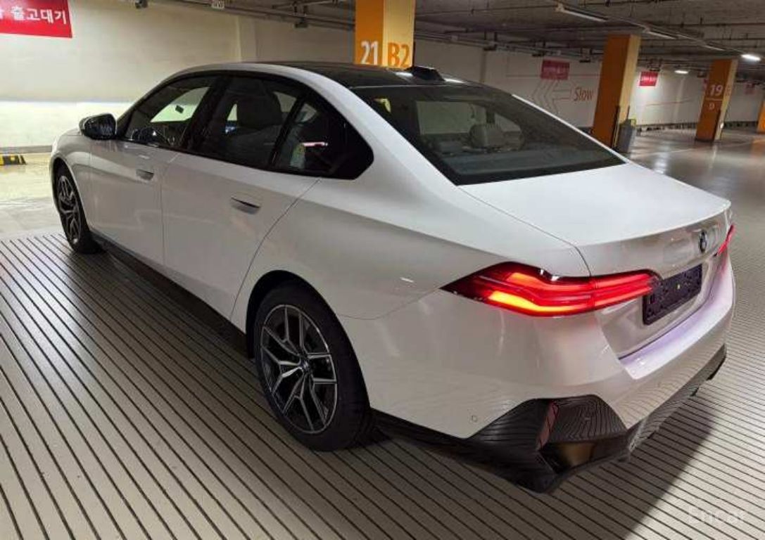 BMW 5 Series (G60) 520i M Sports 2026