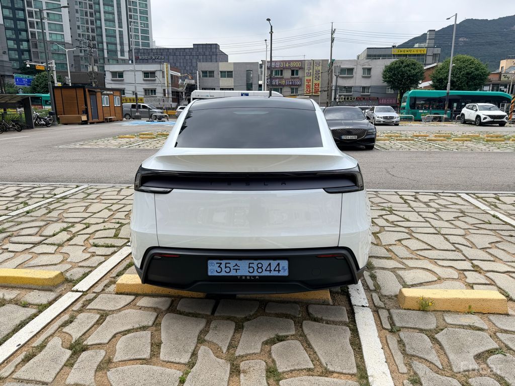 Tesla Model Y Premium RWD 2026