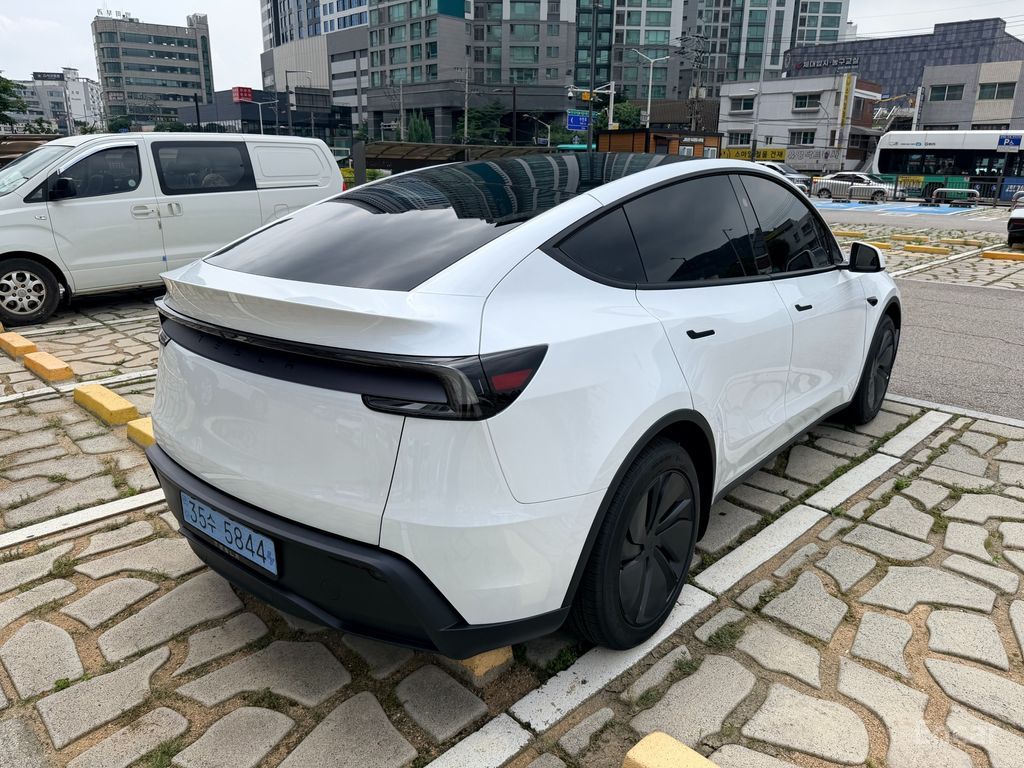 Tesla Model Y Premium RWD 2026